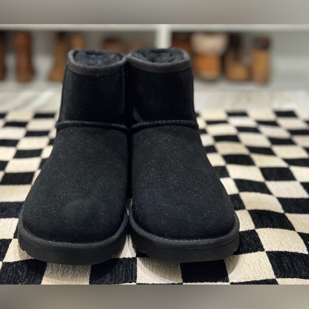 UGG Classic Mini Logo Side Black Size 8 - Picture 7 of 11